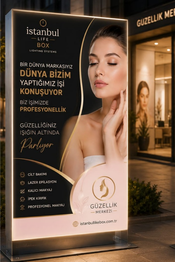 Değiştirilebilir görsel panellerimiz ile kampanyalarınızı ışığın estetiğiyle birleştirerek dilediğiniz zaman güncelleyebilir, mağazanızın enerjisini her daim yüksek tutabilirsiniz.